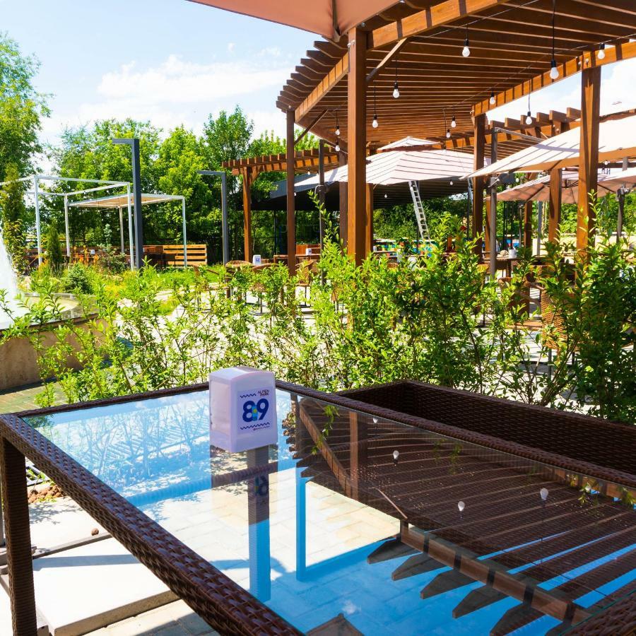 Alpen Park Hotell Sjymkent Exteriör bild