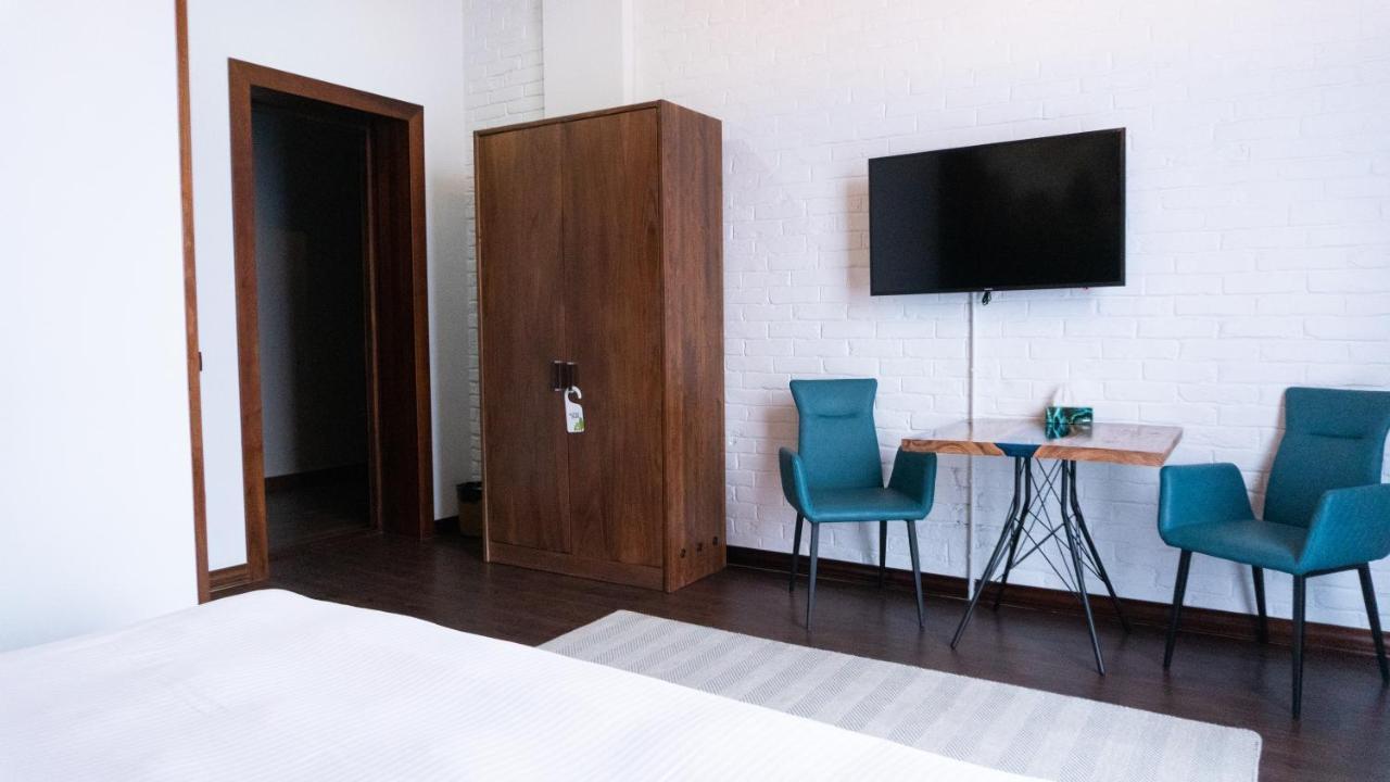Alpen Park Hotell Sjymkent Exteriör bild